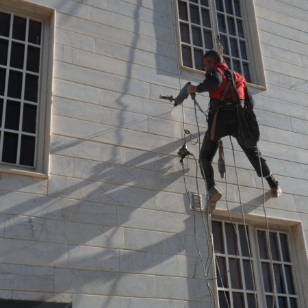 Screws and dowels and نماشویی with a rope, no scaffolding