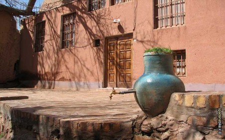 Patrol the desert and the village of abyaneh 2 days and 1 night