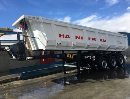 New design three-axle dump trailer $ 0101 Chassis structure Chassis and metal pa ...
