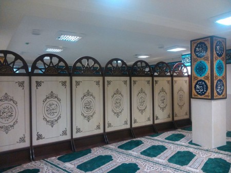 Movable mosque partition, prefabricated mosque partition