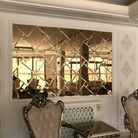 Decorative mirror arrangement