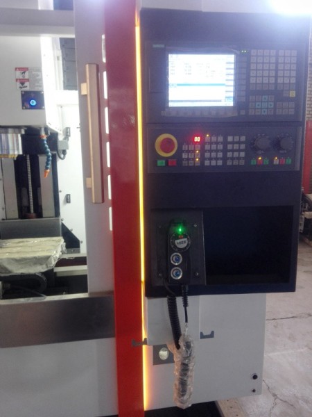 CNC milling machine SIEMENS 808 D ADVANCE