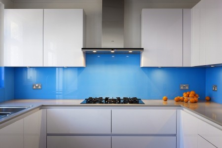 Colored glass between cabinets - colored glass of decoration boxes