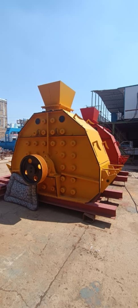 Double sided sand making crusher