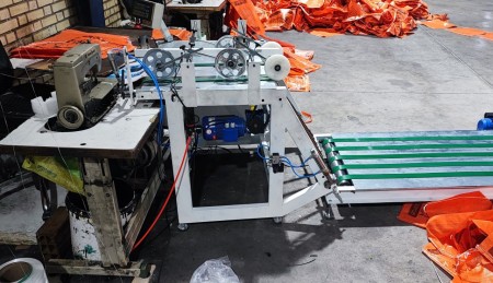 Machine for cutting and handling bags with funnels