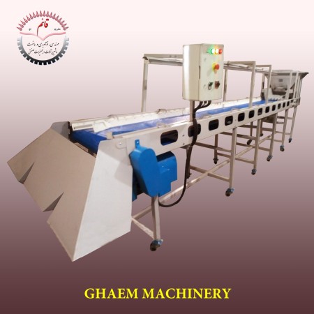 Machine for sorting beans, nuts, dried fruits and granular products