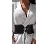 لباس زیر و کمربند چرم زنانه