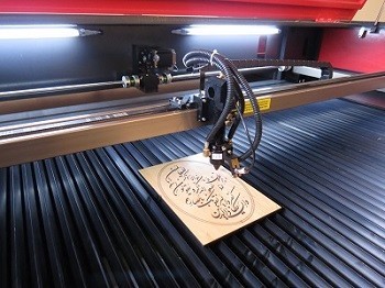 Engraving and laser cutting of the beam to make a statue and plaque