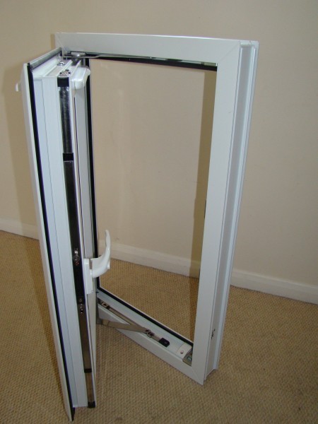 پنجره U.P.V.C دوجداره آویژه با قیمت مناسب