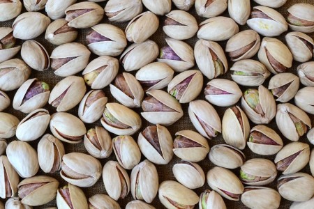 انواع خشکبار، کنجد، سیاه دانه، کشمش، زعفران و...