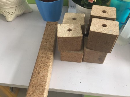 Machine turns wood waste to the chassis pallet ومبلمان