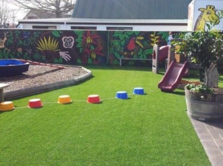 فروش ویژه تابستانی چمن مصنویی  ویژه مهدهای کودک و باغ ت