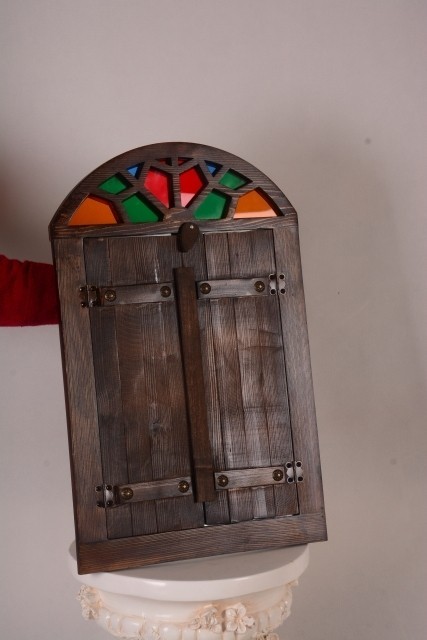 Mirror, lattice work has been