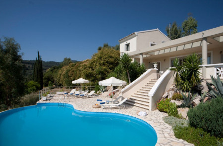 Reserve and rent a variety of villas with well-equipped facilities in the north