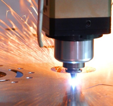 خدمات برش واترجت، خدمات برش لیزر، خدمات برش پلاسما CNC، خدمات وایرکات و سوپردریل، خدمات فرز CNC