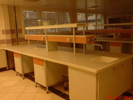 Laboratory scaffolding and cabinetry to Azmazkosaman