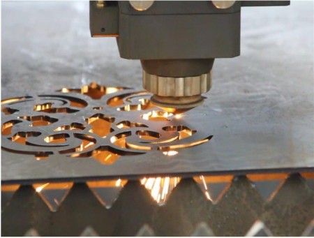 خدمات برش واترجت، خدمات برش لیزر، خدمات برش پلاسما CNC، خدمات وایرکات و سوپردریل، خدمات فرز CNC