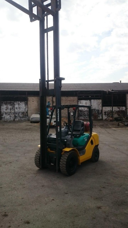 لیفتراک کوماتسو مدل 2007 دکل 4.5 متر