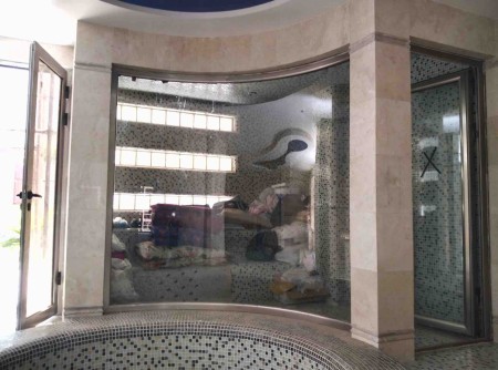 طراحی و نصب شیشه سکوریت ، خم ، اسپایدر ، رنگی ، لمینت و آیینه کاری تزیینی ساختمان