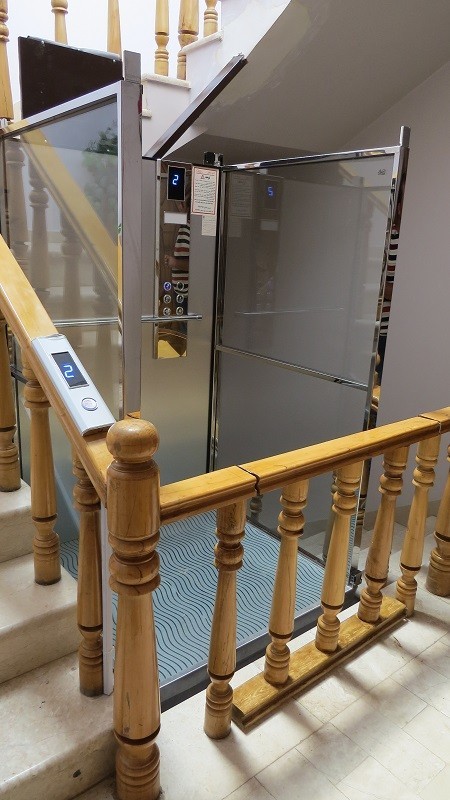 طراحی و تولید انواع بالابر و آسانسور مطابق با استانداردهای روز دنیا