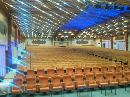 صندلی آمفی تئاتر نیک نگاران مدل N-860 با گارانتی تعویض