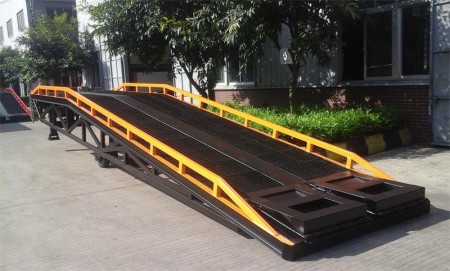 Portable loading ramp, open area ramp, portable leveling level