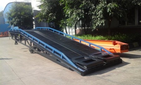 Portable loading ramp, open area ramp, portable leveling level