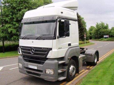 لوازم یدکی کامیونهای بنز