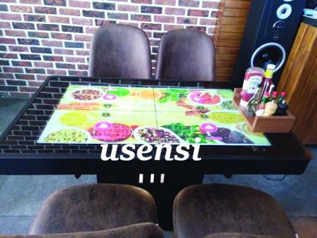 میز لمسی رستورانی