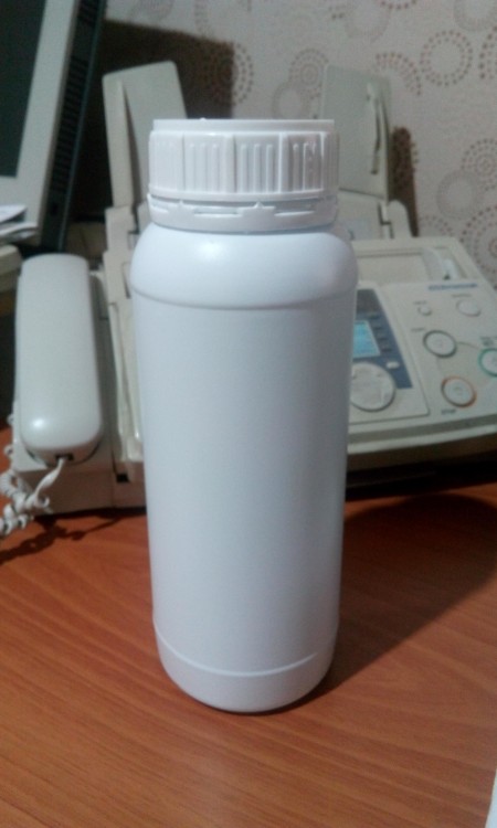 The bottle is a liter - bottle of poison - bottles, of fertilizer