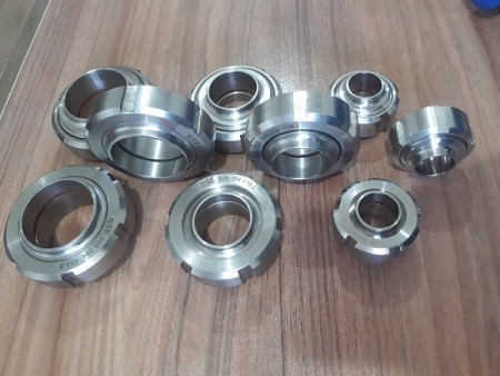 Second hand steel fittings. Stoke pipe nut clutch valve