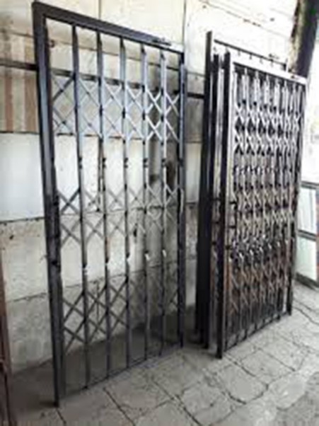 ساخت انواع حفاظ و نرده آهنی و استیل، درب و کرکره اکاردئونی وبرقی و نصب در کارگاه آهنگری و جوشکاری عط ...