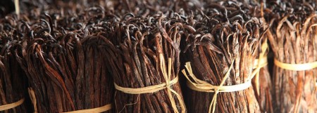 فروش مواد اولیه شیمیایی و اسانس خوراکی و بهداشتی