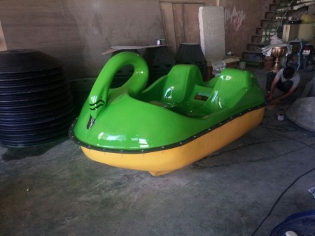 قایق پدالی قو_قایق موتوری گرد