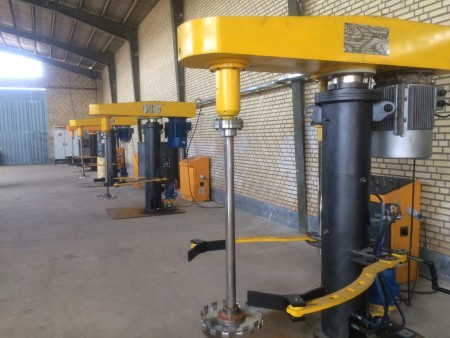 ساخت انواع ماشین الات صنعتی ومیکسرهای رنگ و رزین و مایع در ابعاد مختلف