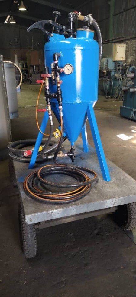 Mini sandblasting machine without dust and pollution, (new generation of sandblasting)