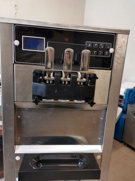 دستگاه بستنی