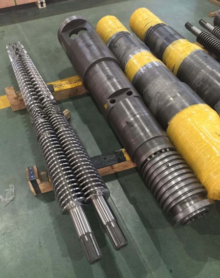 Sale of cylinders and screws cm65