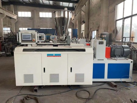 Two-screw PVC extruder
