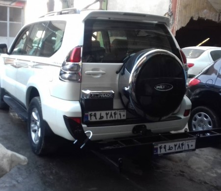 Motocross strap behind the car