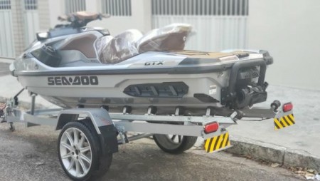 Jet ski tow truck