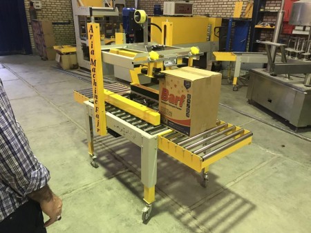 کارتن چسب زن