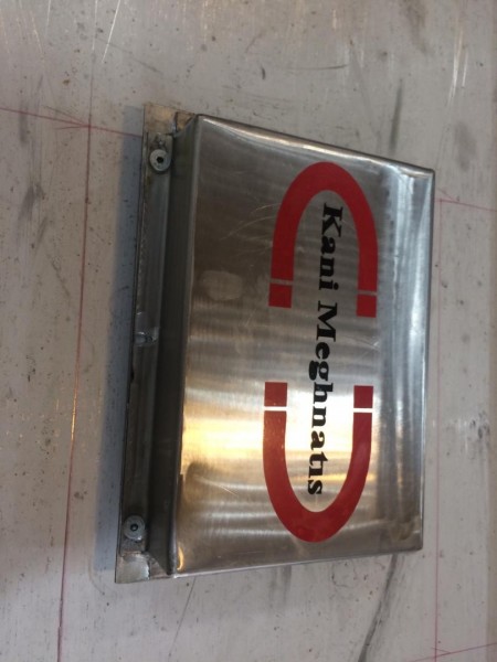 Magnet plate, magnetic plate, magnet plate