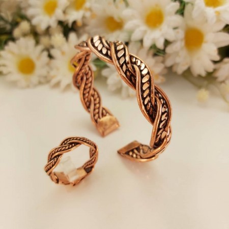 Half set of handmade screw