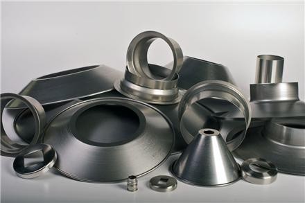 Making a variety of parts by rotating or spinning method of CNC metals