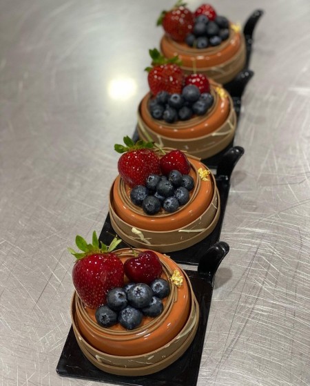 Teaching all kinds of desserts in the dessert class of Nations in Tehran