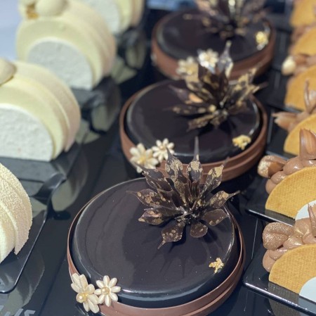 Teaching all kinds of desserts in the dessert class of Nations in Tehran