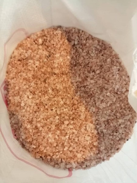 نمک هیمالیا. نمک صورتی. نمک قرمز