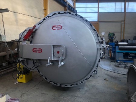 Industrial autoclave