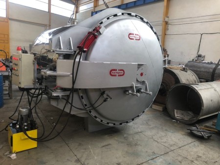 Industrial autoclave
